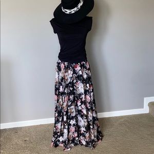 Lucy Paris beautiful floral maxi skirt. NWT
